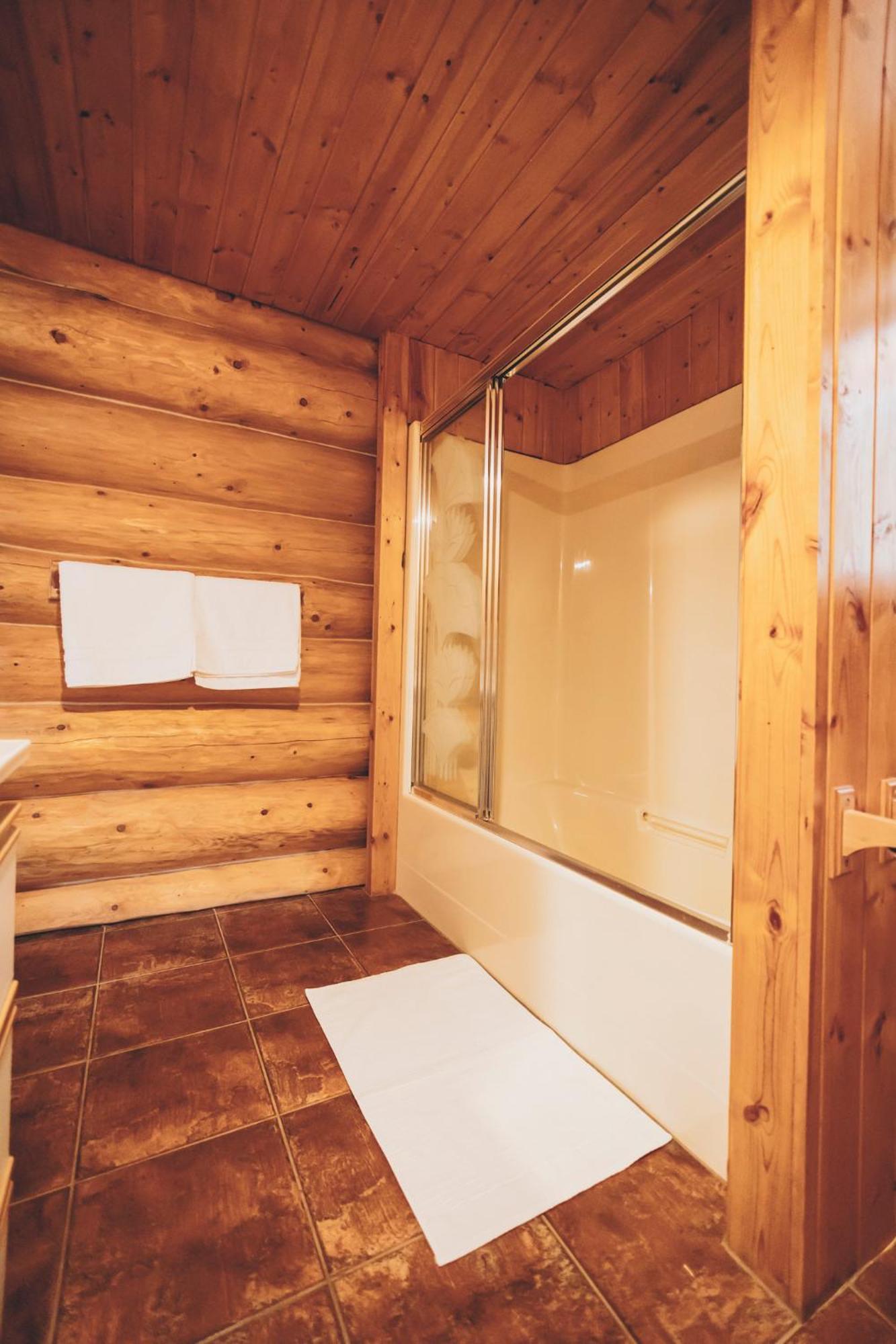 Rocky Mountain Escape Dome & Log Cabin Rentals - Rock Lake Rock Lake Lodge Provincial Park Zewnętrze zdjęcie
